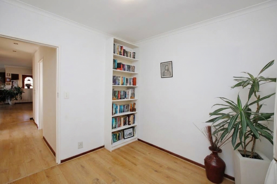 3 Bedroom Property for Sale in Glencairn Western Cape